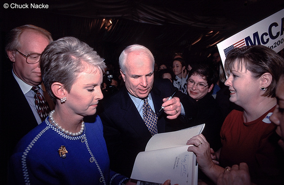 Senator John McCain with his wife Cindy during the 2000 California Republican Party Convention
